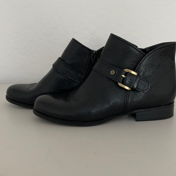 Naturalizer 10 Wide Ankle Boot W/Side Zipper - Picture 2 of 13